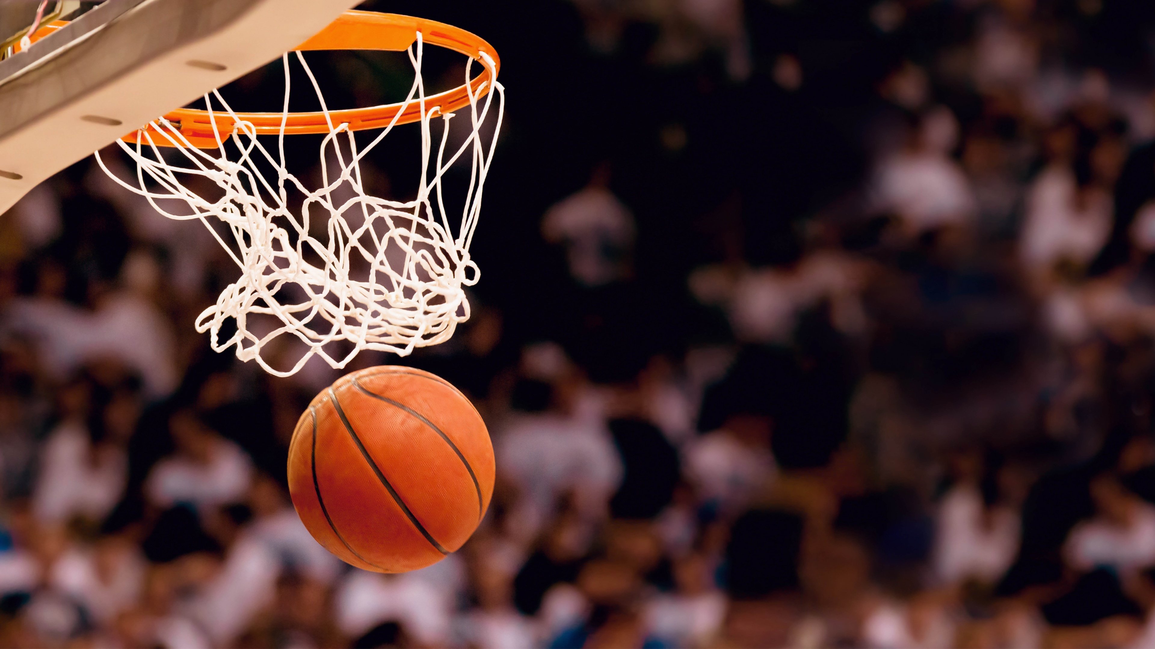 九游体育下载-王者归来！西亚卡姆复出首战虽败犹荣，亮眼表现引爆勇士主场